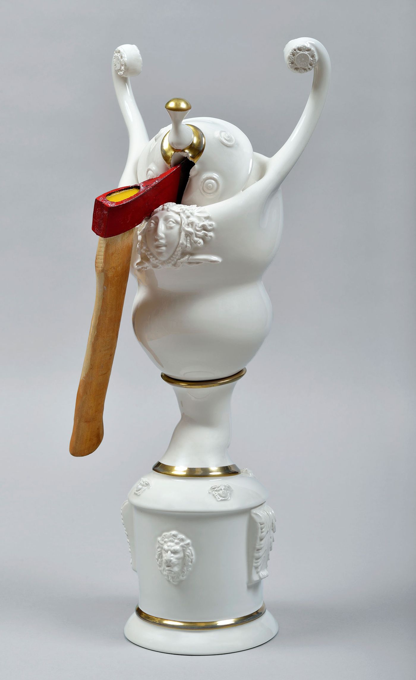 Craste Laurent, Révolution II, 2014 /2015. Porcelain, glaze, gold, axe, 62.5  x 28.3 x 25 cm. 