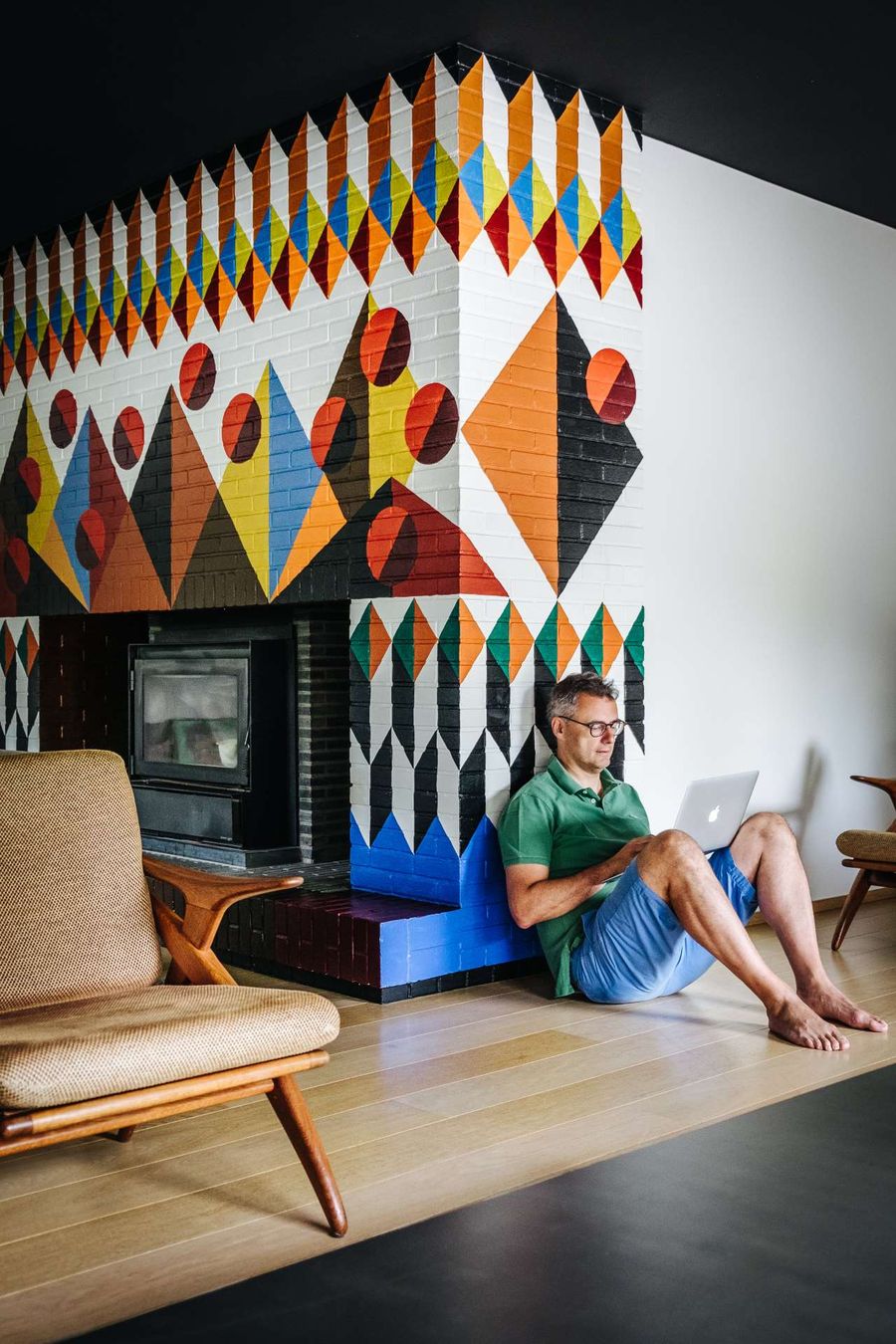 In a 1960s suburban villa, Demeyer chased the white from the walls letting color invade its spaces, Navajo style. Featured in the book 'Fearless Living'. Photo © JPDEMEYER&CO. In a 1960s suburban villa, Demeyer chased the white from the walls letting color invade its spaces, Navajo style. Featured in the book 'Fearless Living'. Photo © JPDEMEYER&CO.
