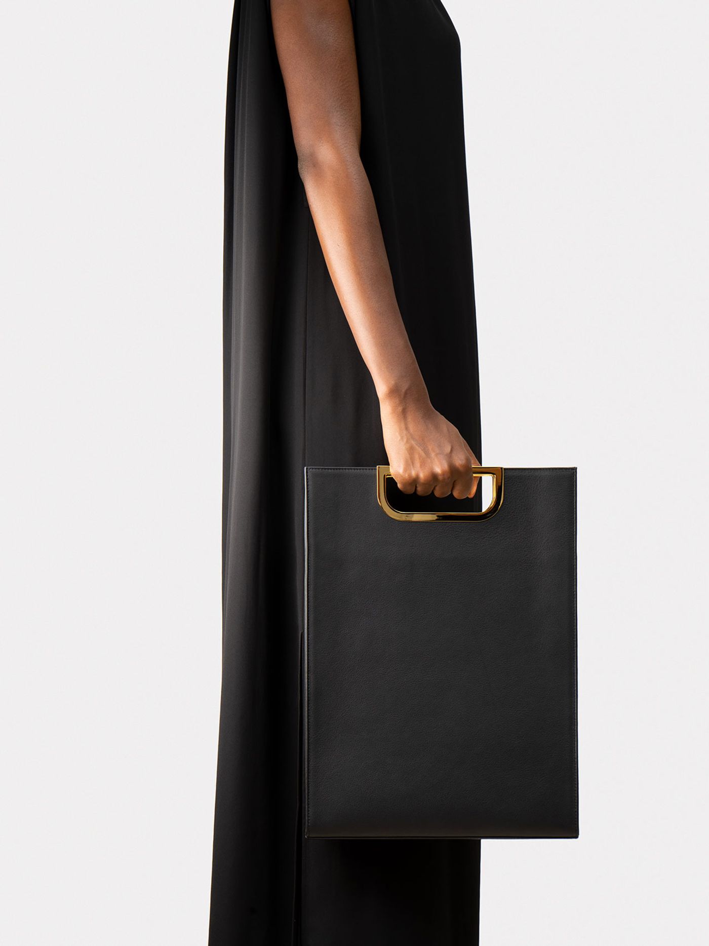 The SOODEN handbag © TSATSAS. The SOODEN handbag © TSATSAS.